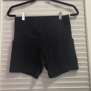 Athleta Salutation Stash Pocket II 5” Short